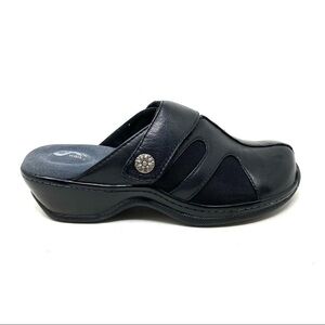 SoftWalk Acton black leather comfort casual clogs NARROW